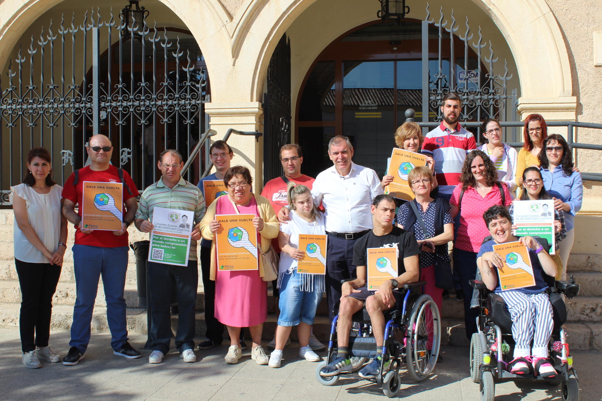 Asprona La Roda Presenta Al Alcalde La Campaña De Accesibilidad Cognitiva “Dale Una Vuelta”